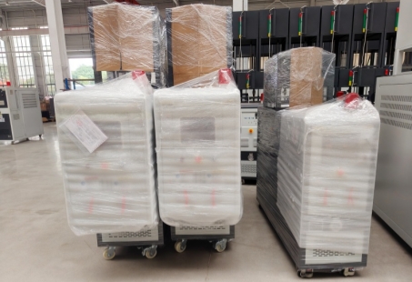 Для проекта климатической камеры изготовлены три регулятора температуры для масляных форм.